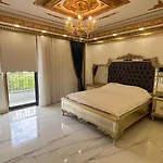 Luxury Skylights וילה